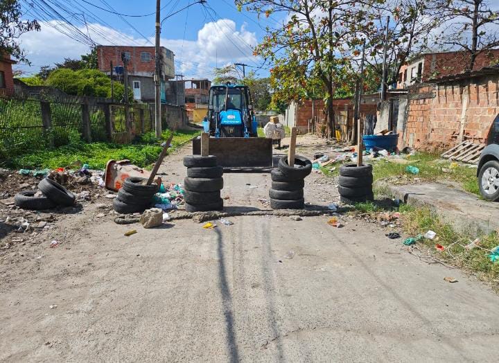 Militares do 1º BPM retiram 10 toneladas de barricadas em São Gonçalo